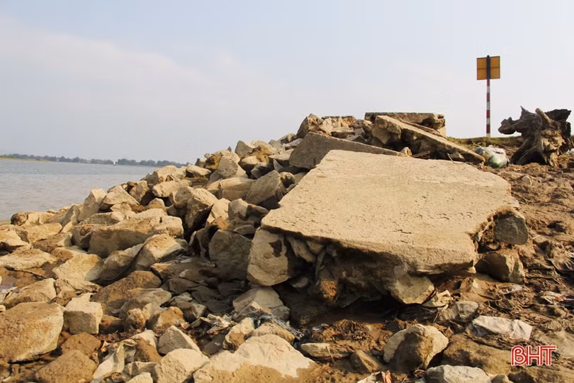 Sông Lam, đoạn qua Hà Tĩnh: “Từ nhà ra sông giờ chỉ còn khoảng 30m”