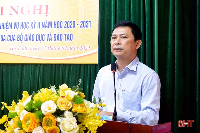 Sở GD&ĐT Hà Tĩnh đón nhận cờ dẫn đầu phong trào thi đua “Đổi mới, sáng tạo trong dạy và học”