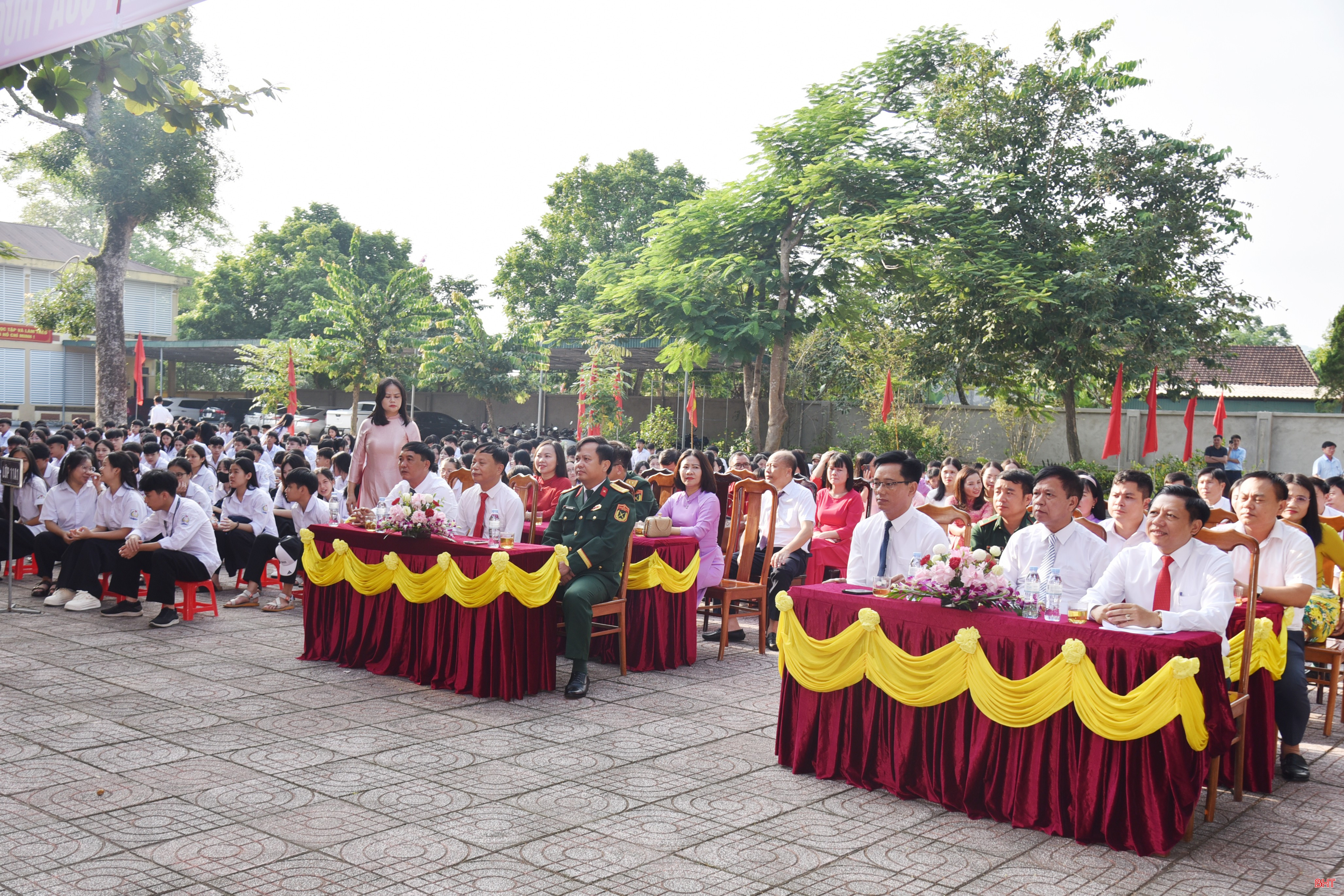 Trường THPT Cù Huy Cận khai giảng năm học mới.