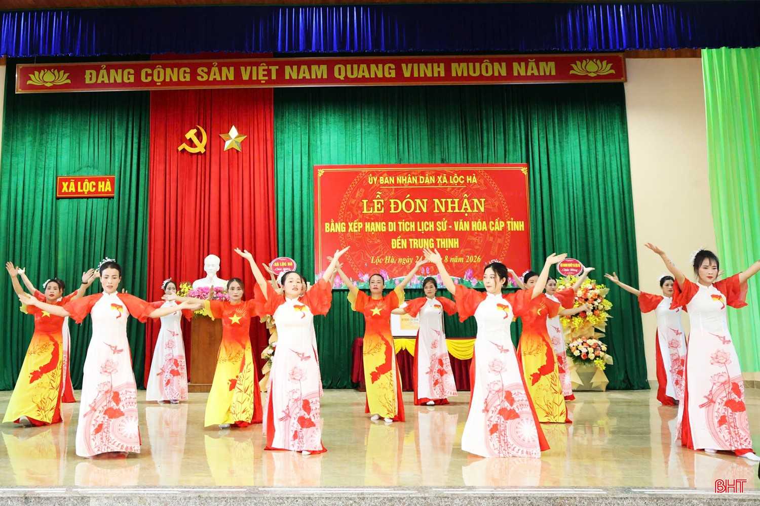 Chương trình văn nghệ chào mừng.