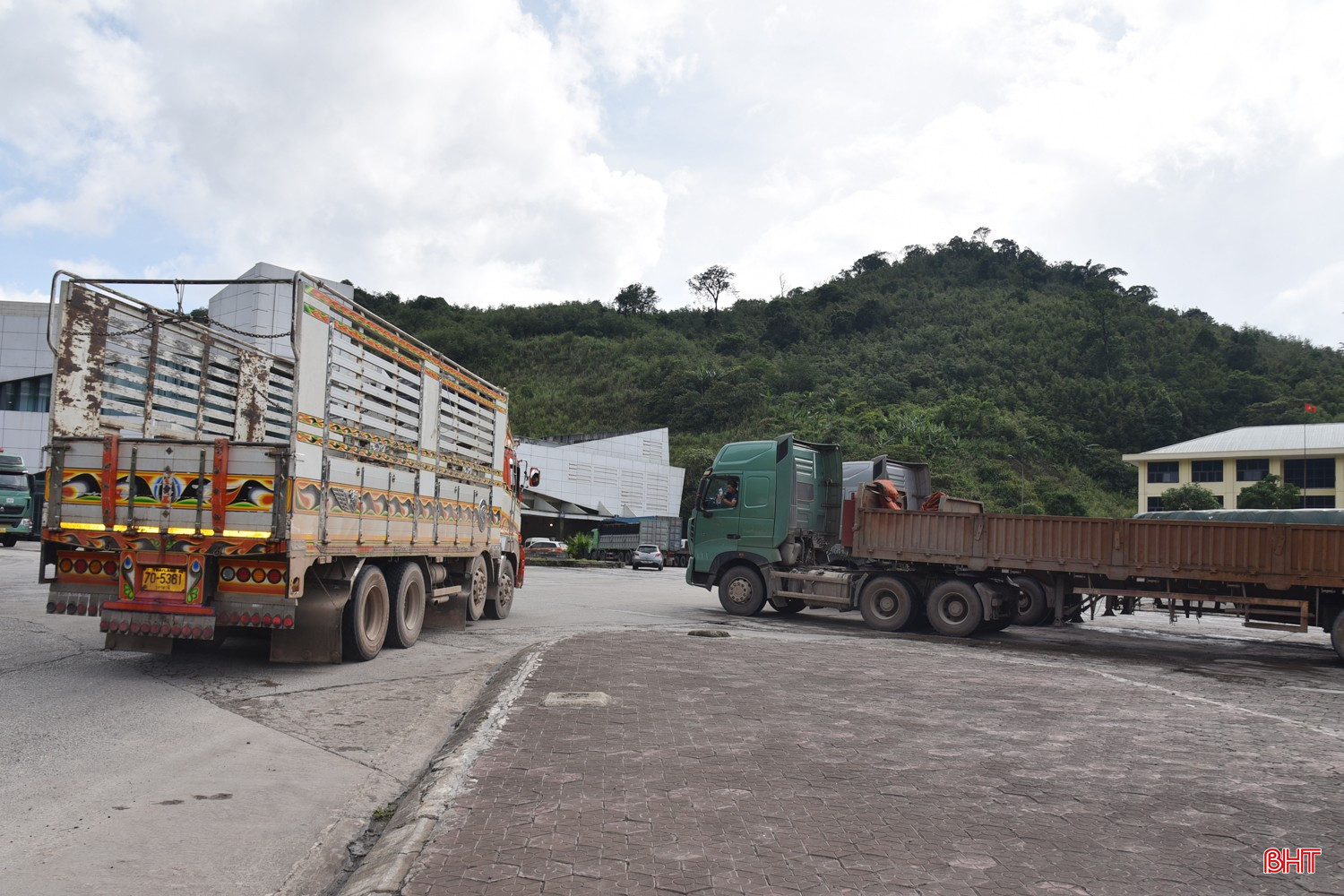 Nhu cầu nhập khẩu của thị trường Lào đối với một số mặt hàng chủ lực giảm sâu nên lượng hàng chở từ chiều Việt Nam sang khá ít.