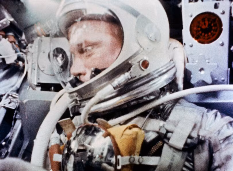chan dung phi hanh gia huyen thoai nguoi my john glenn