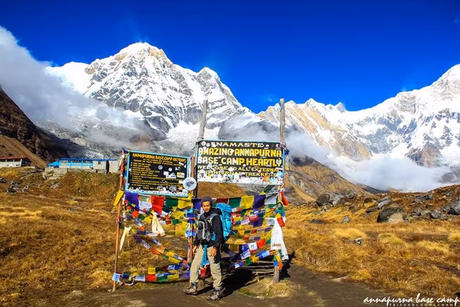 ngoi lang chenh venh tren vach nui dep nhu tranh tren day himalaya