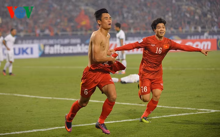 nhin lai hanh trinh cua dt viet nam tai aff cup 2016