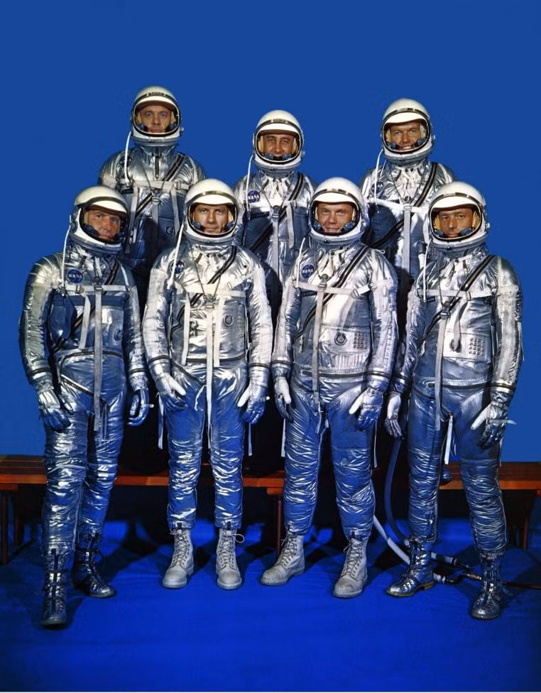 chan dung phi hanh gia huyen thoai nguoi my john glenn