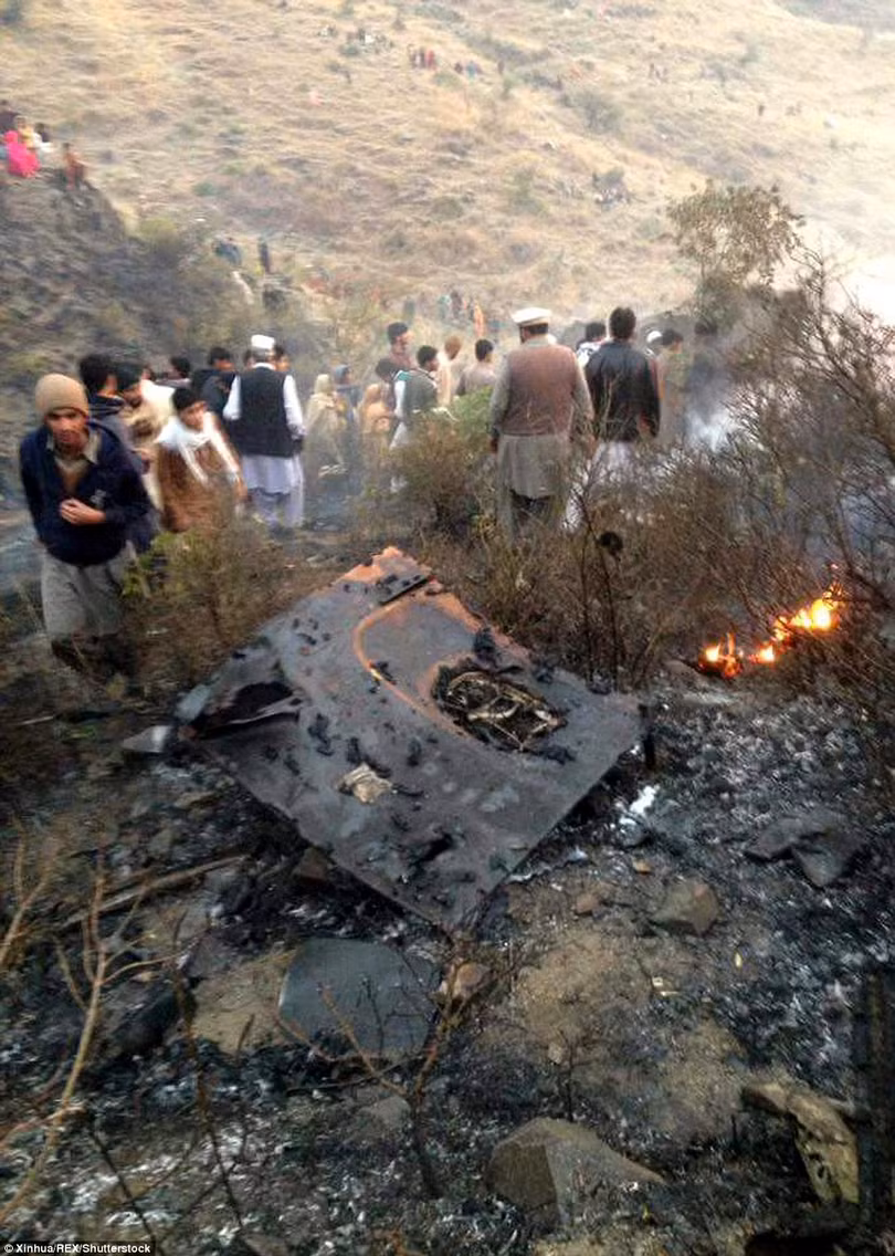 chum anh hien truong vu roi may bay khien 47 nguoi tu nan o pakistan