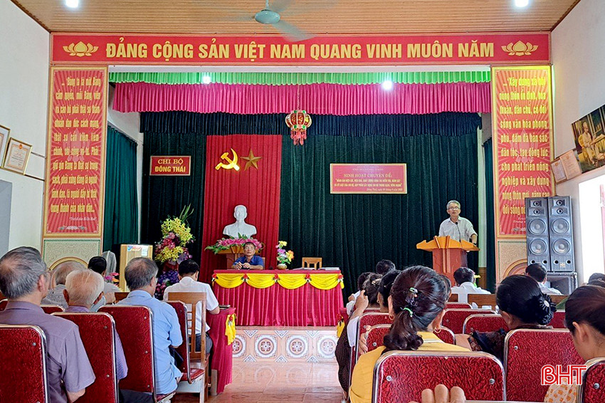 Chi bộ thôn Đông Thái (xã Tùng Ảnh - Đức Thọ) sinh hoạt chuyên đề “Tổng Bí thư Trần Phú - nhà lãnh đạo xuất sắc của Đảng và cách mạng Việt Nam”.