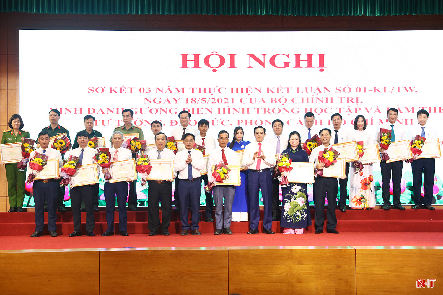 trao-thuong-2.jpg