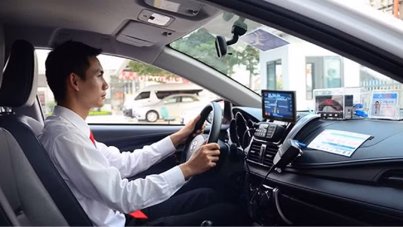 Kỹ năng lái xe ô tô trong thành phố giờ cao điểm