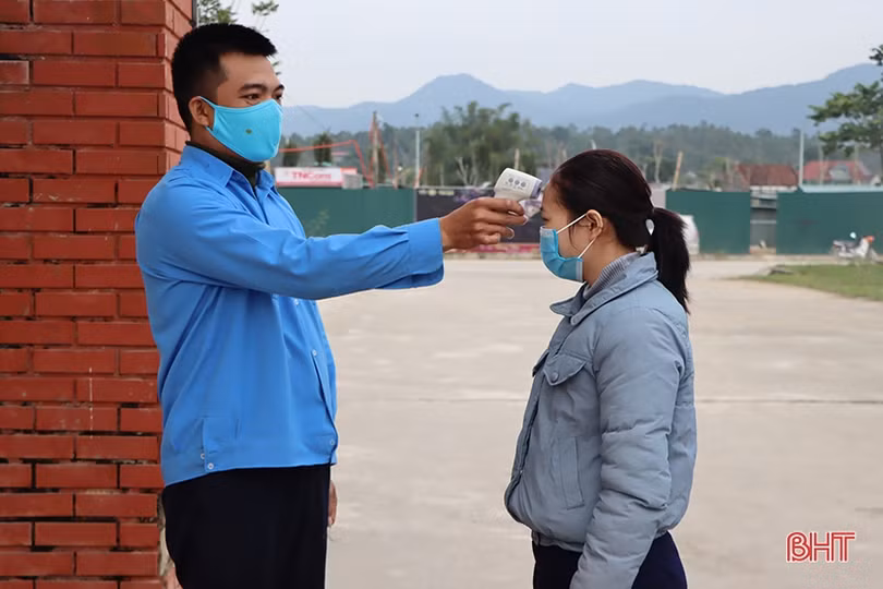 Các cụm công nghiệp ở Hà Tĩnh ngăn dịch từ xa, bảo vệ chuỗi sản xuất