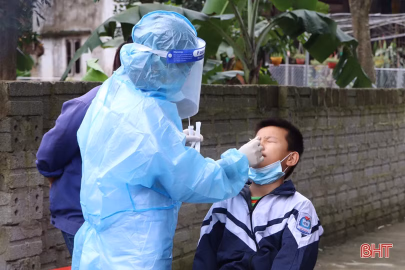 Khẩn trương truy vết, xét nghiệm liên quan đến ca nhiễm COVID-19 ở Vũ Quang