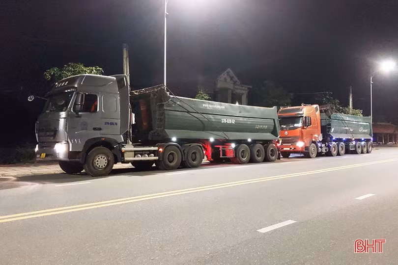 Hà Tĩnh: Tài xế lập nhóm Zalo “né” thanh tra giao thông xử lý xe quá tải