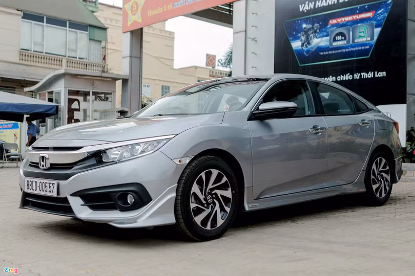 Nhiều mẫu ô tô nhập khẩu giảm giá cả trăm triệu đồng