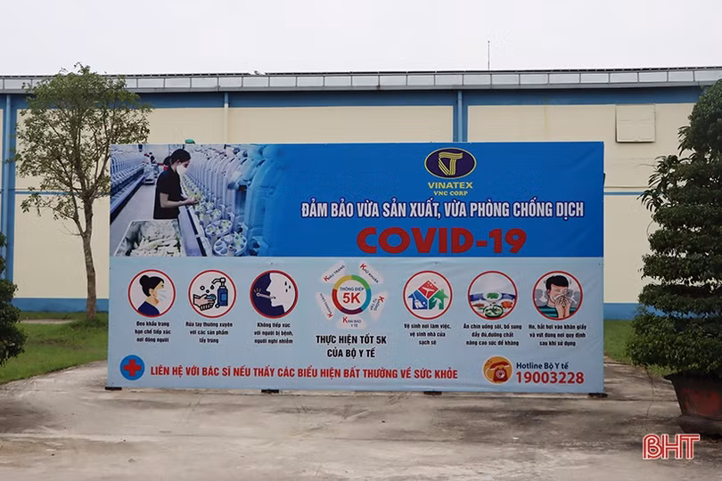 Các cụm công nghiệp ở Hà Tĩnh ngăn dịch từ xa, bảo vệ chuỗi sản xuất