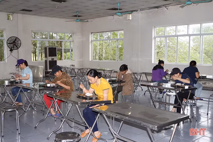 Các cụm công nghiệp ở Hà Tĩnh ngăn dịch từ xa, bảo vệ chuỗi sản xuất