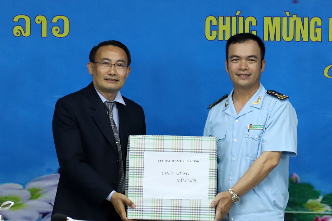 Lãnh đạo Hà Tĩnh chúc tết cổ truyền Bunpimay Nhân dân các bộ tộc Lào