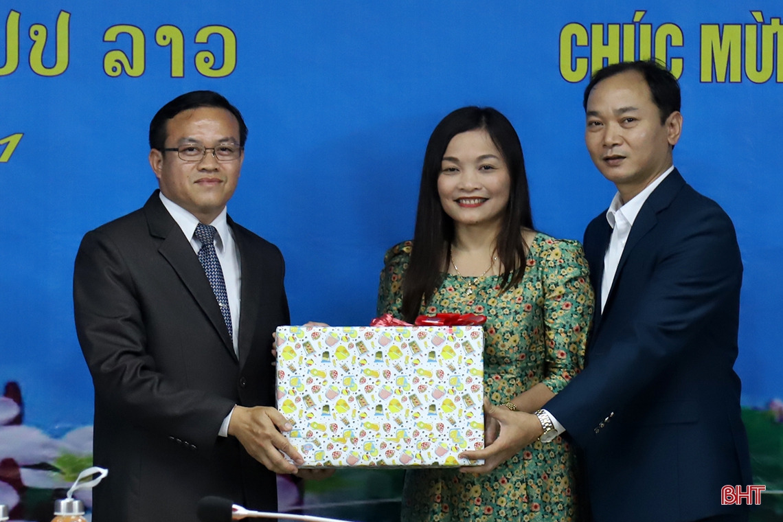 Lãnh đạo Hà Tĩnh chúc tết cổ truyền Bunpimay Nhân dân các bộ tộc Lào