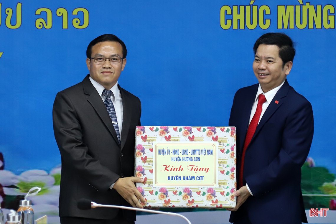 Lãnh đạo Hà Tĩnh chúc tết cổ truyền Bunpimay Nhân dân các bộ tộc Lào