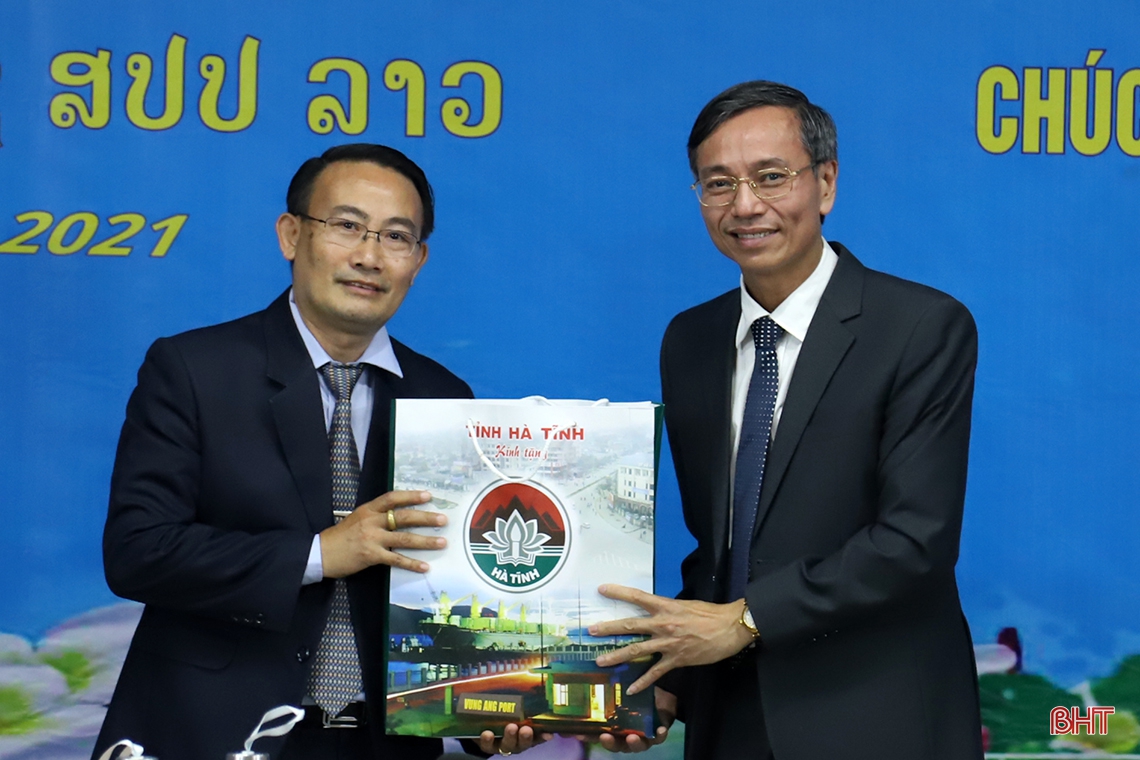 Lãnh đạo Hà Tĩnh chúc tết cổ truyền Bunpimay Nhân dân các bộ tộc Lào