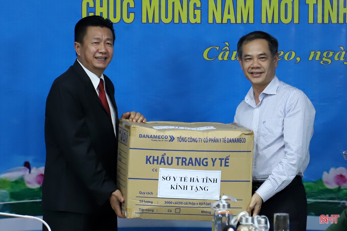 Lãnh đạo Hà Tĩnh chúc tết cổ truyền Bunpimay Nhân dân các bộ tộc Lào