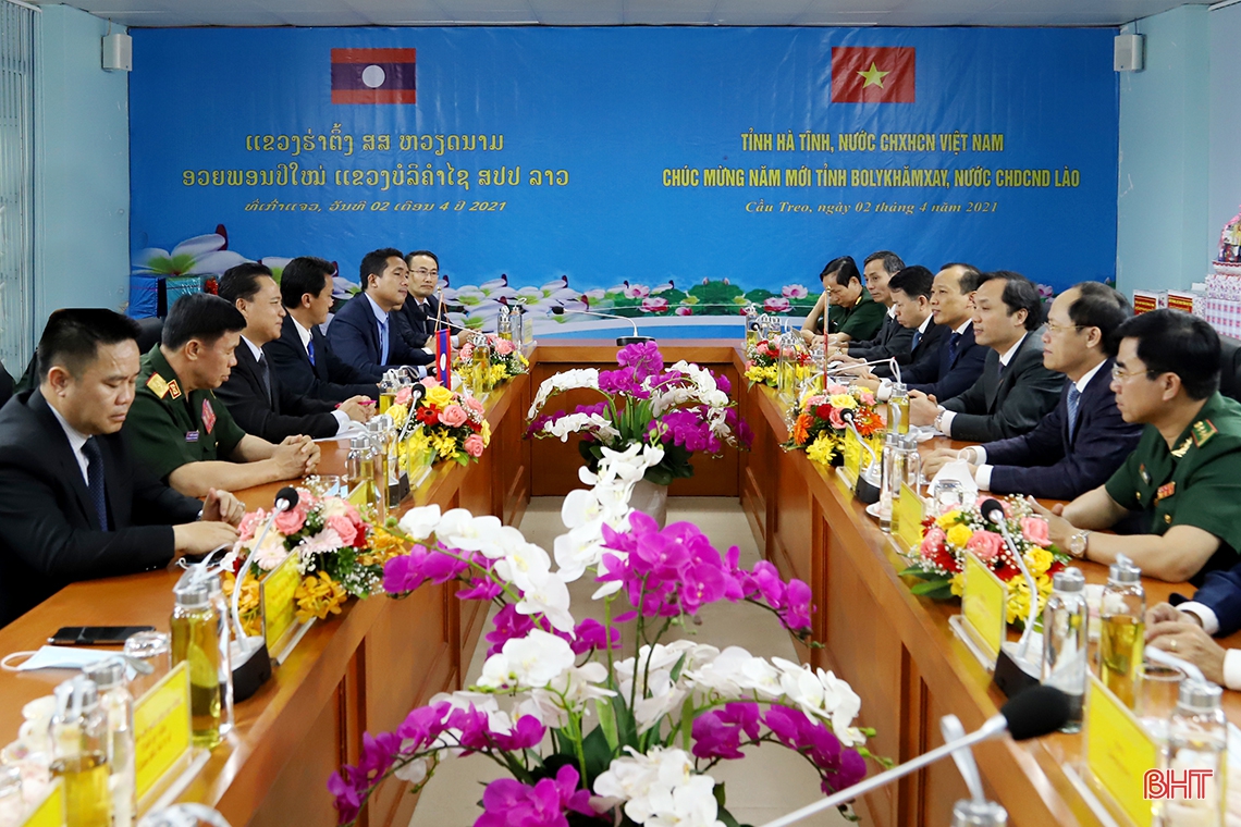 Lãnh đạo Hà Tĩnh chúc tết cổ truyền Bunpimay Nhân dân các bộ tộc Lào