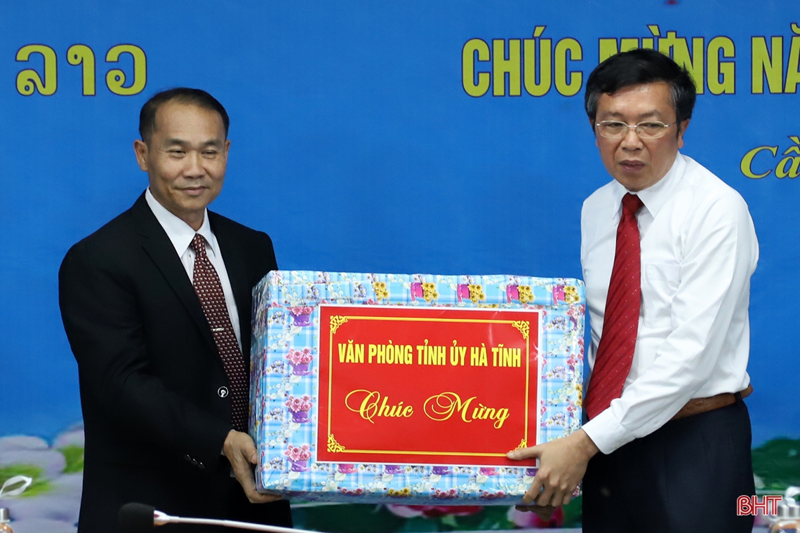 Lãnh đạo Hà Tĩnh chúc tết cổ truyền Bunpimay Nhân dân các bộ tộc Lào