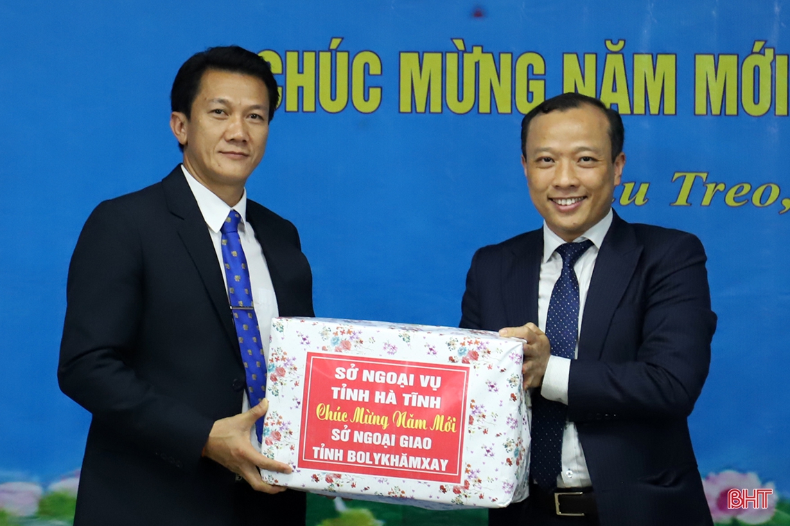Lãnh đạo Hà Tĩnh chúc tết cổ truyền Bunpimay Nhân dân các bộ tộc Lào