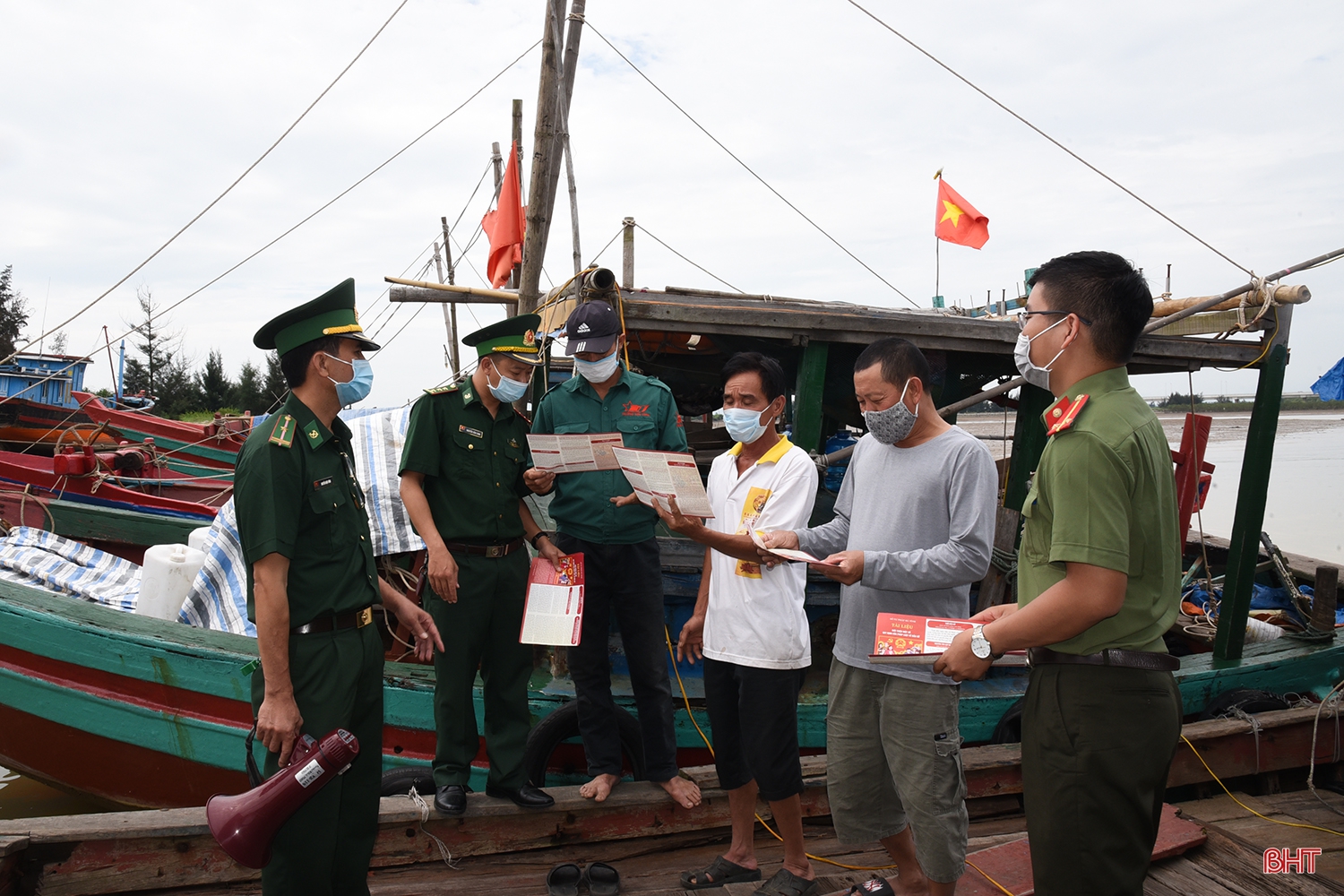 Bộ đội biên phòng giữ vững biên cương, đón ngày hội lớn (bài 2): Điểm tựa tin cậy của chính quyền, Nhân dân Hà Tĩnh