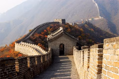 Một mái gác canh lặng lẽ giữa Trường Thành, cô đơn và buồn man mác.