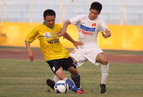 Nguyễn Ngọc Anh (phải) không có cơ hội dự VFF Cup 2009. Ảnh: Đức Anh