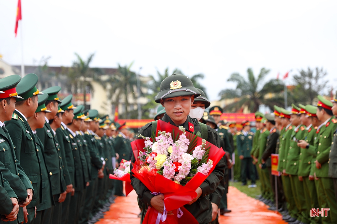 Lãnh đạo Hà Tĩnh, Bộ Quốc phòng dự lễ giao nhận quân tại các địa phương