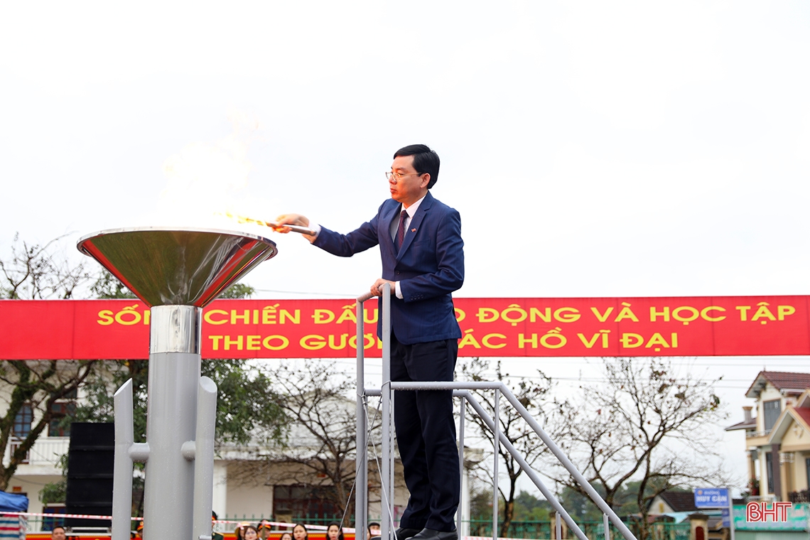 Lãnh đạo Hà Tĩnh, Bộ Quốc phòng dự lễ giao nhận quân tại các địa phương