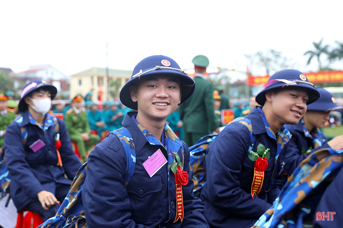 Lãnh đạo Hà Tĩnh, Bộ Quốc phòng dự lễ giao nhận quân tại các địa phương
