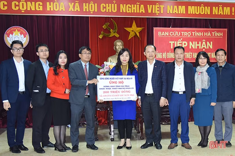 Cộng đồng người Việt Nam tại Hoa Kỳ hỗ trợ người dân vùng lũ Hà Tĩnh hơn 200 triệu đồng