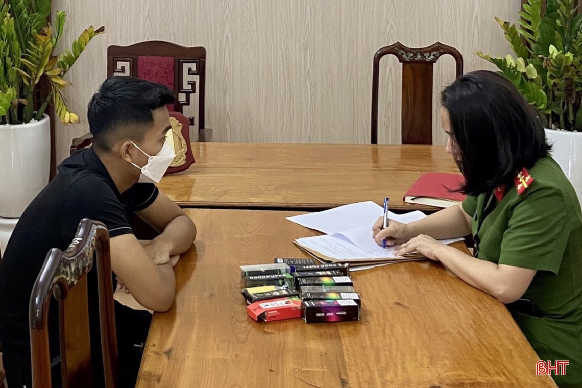 Hiểm hoạ khôn lường từ việc hút thuốc lá điện tử trong giới trẻ Hà Tĩnh