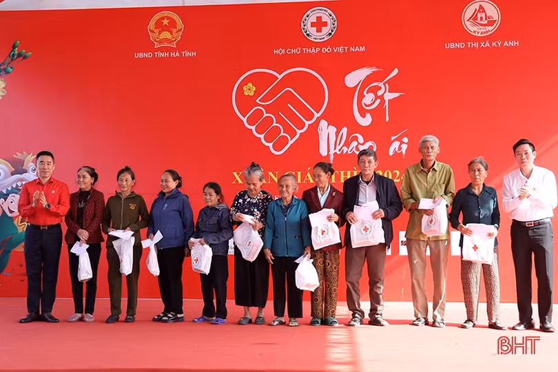 Ấm áp “Tết nhân ái Xuân Giáp Thìn 2024