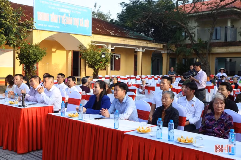 A Páo hát tại Trung tâm Điều dưỡng người có công Hà Tĩnh