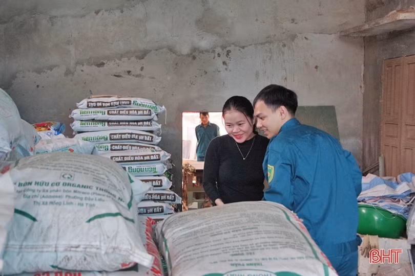 Chiến sĩ dân quân huấn luyện giỏi, làm giàu từ nghề mộc