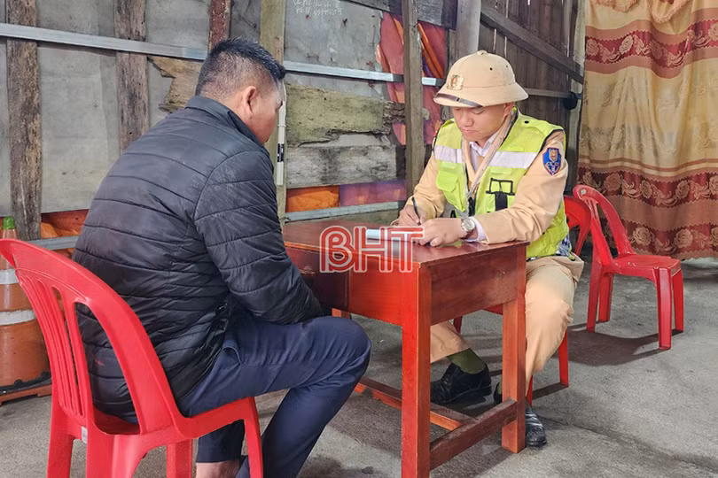 Một tài xế xe buýt Hà Tĩnh vi phạm tốc độ và nồng độ cồn