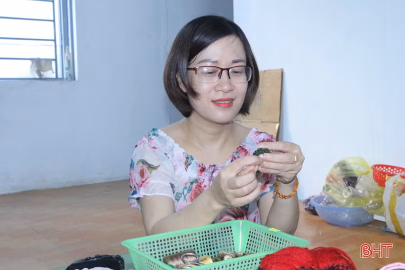 Người Hà Tĩnh làm nhiều “tai giả” tặng y bác sỹ Đà Nẵng chống dịch Covid-19