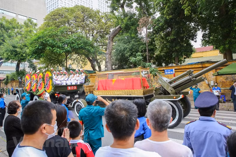 Giây phút tiễn đưa nguyên Tổng Bí thư Lê Khả Phiêu về cõi vĩnh hằng