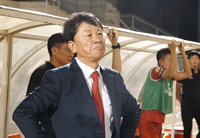 CLB TP Hồ Chí Minh bổ nhiệm lại HLV Chung Hae Seong sau 2 tuần sa thải