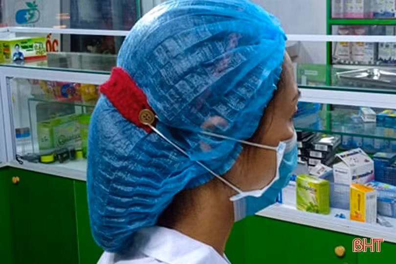 Người Hà Tĩnh làm nhiều “tai giả” tặng y bác sỹ Đà Nẵng chống dịch Covid-19
