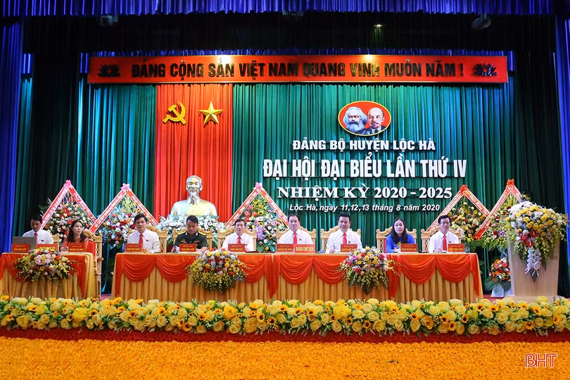 Đồng chí Nguyễn Thế Hoàn tái đắc cử chức Bí thư Huyện ủy Lộc Hà