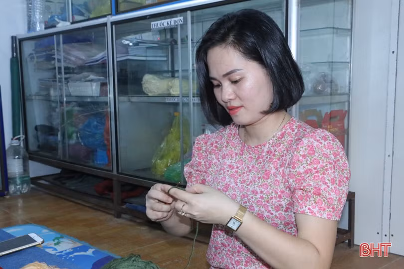 Người Hà Tĩnh làm nhiều “tai giả” tặng y bác sỹ Đà Nẵng chống dịch Covid-19