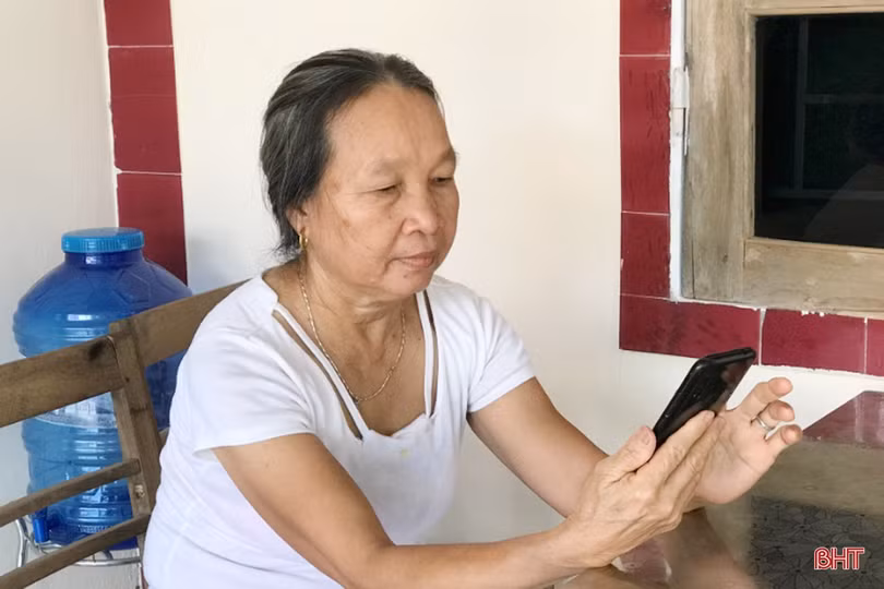 Sóng điện thoại chập chờn, cuộc sống người dân xóm núi Hà Tĩnh bất tiện đủ đường