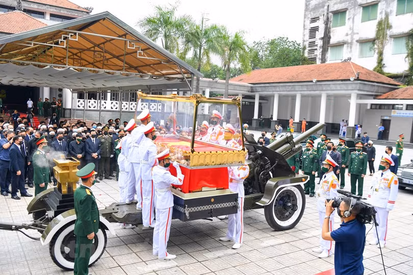 Giây phút tiễn đưa nguyên Tổng Bí thư Lê Khả Phiêu về cõi vĩnh hằng