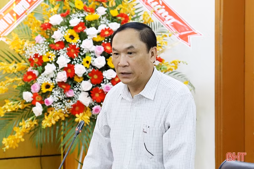 Lãnh đạo Hà Tĩnh chúc mừng Đảng bộ Khối các cơ quan và doanh nghiệp tỉnh nhân ngày thành lập