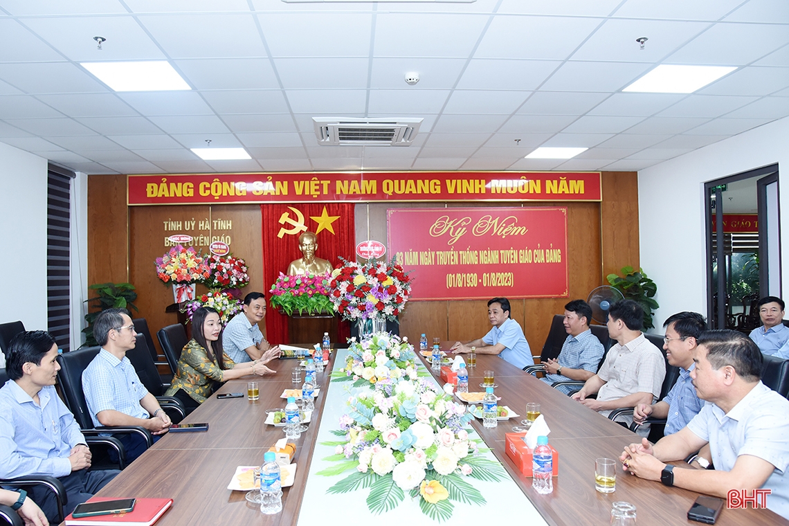 Lãnh đạo Hà Tĩnh chúc mừng ngày truyền thống ngành Tuyên giáo của Đảng
