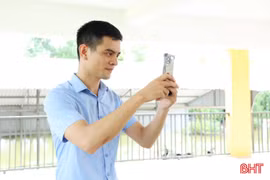 Trưởng thôn đưa chính sách đến với người dân từ chiếc smartphone